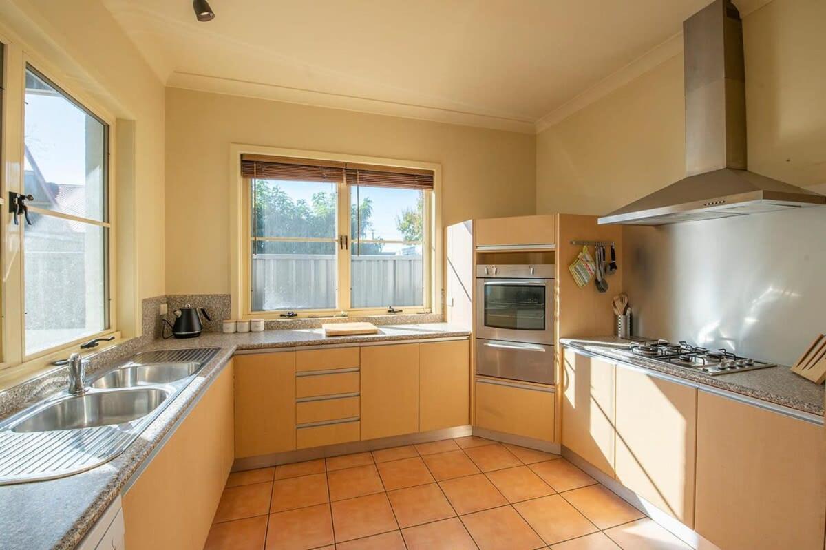 Tranquil Taylor - Two-Storey Cbd Family Home, Bbq Dubbo Luaran gambar